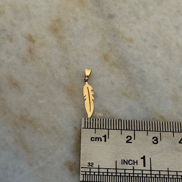 تصویر دوم آویز پر مینیمال طلا لیزری